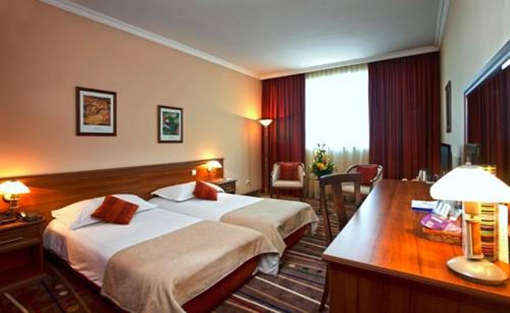 Expo Hotel 4*