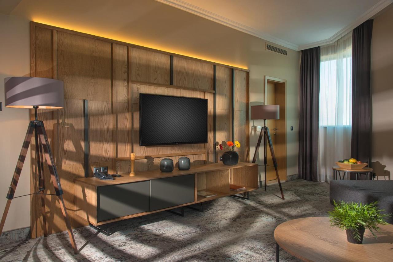 Expo Hotel 4*